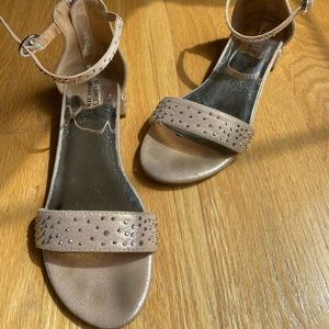 Badgely mischka little girl sandals